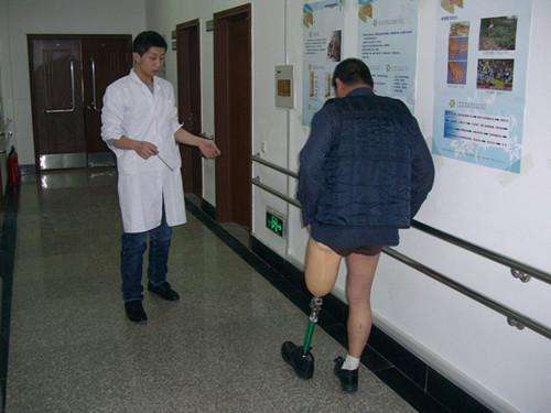 安裝一個(gè)假肢大概可以使用多少時(shí)間河南假肢廠家(圖1) 安裝一個(gè)假肢大概可以使用多少時(shí)間河南假肢廠家(圖1)